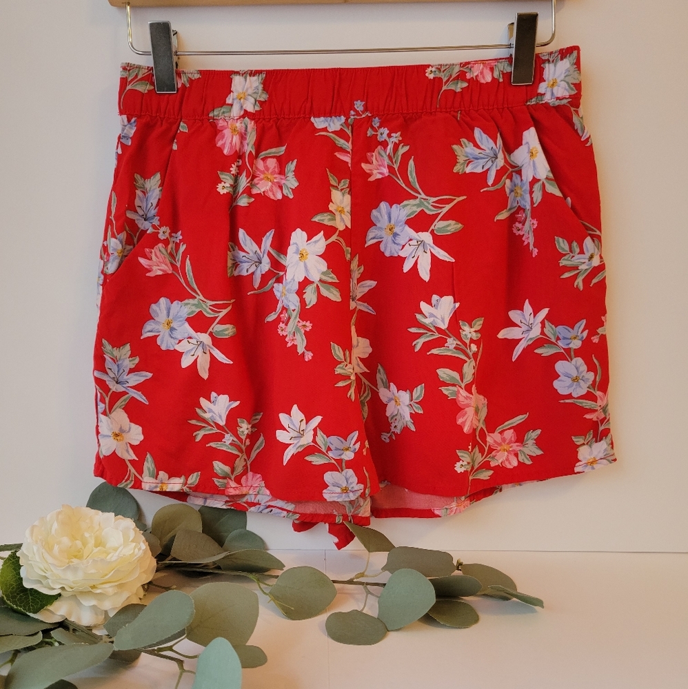 Divided H&M red floral shorts